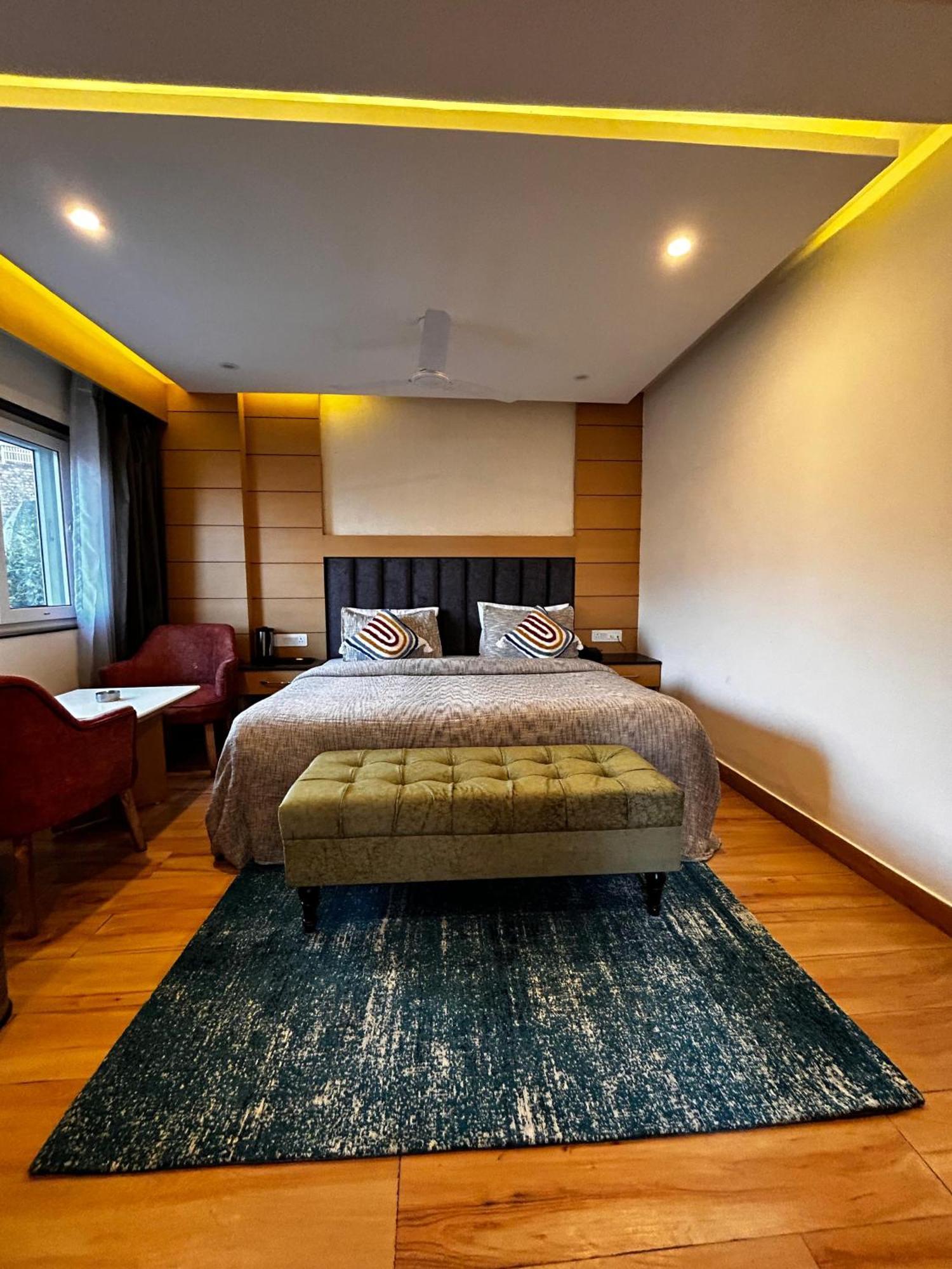 Perfectstayz Premium At Mall Road Массури Экстерьер фото