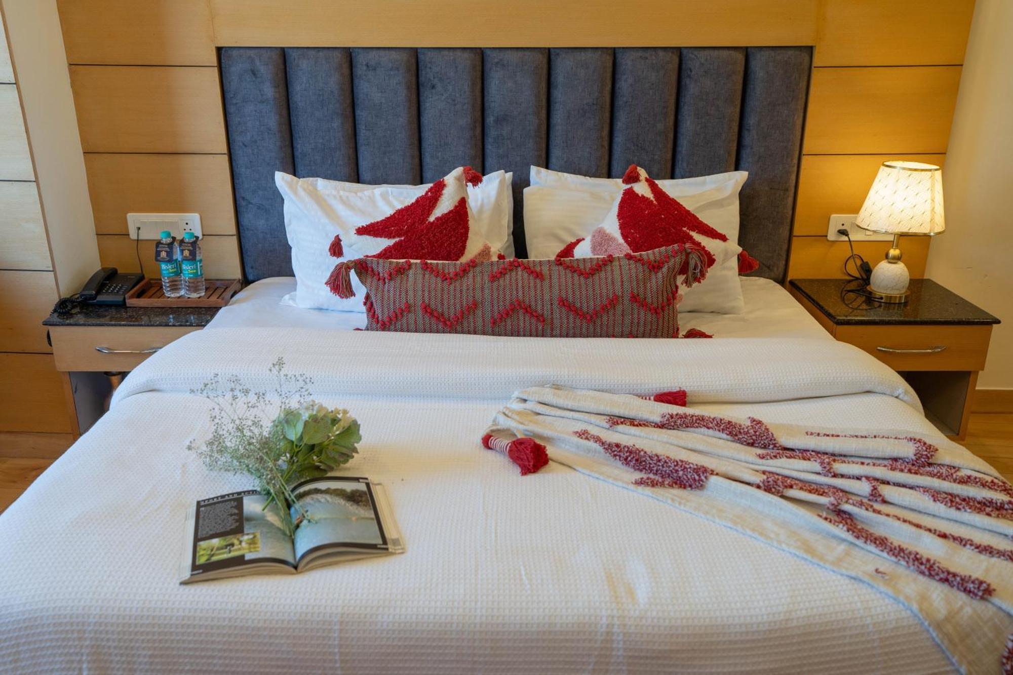 Perfectstayz Premium At Mall Road Массури Экстерьер фото