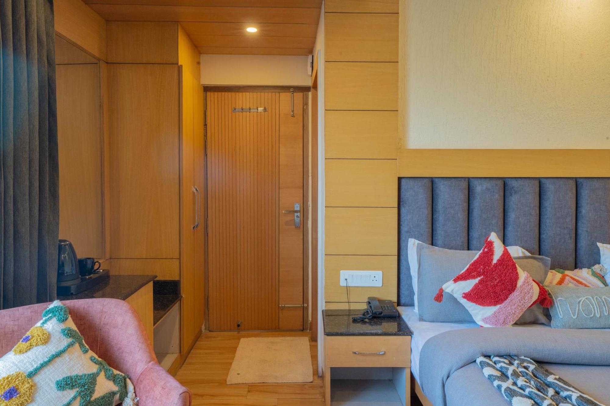 Perfectstayz Premium At Mall Road Массури Экстерьер фото