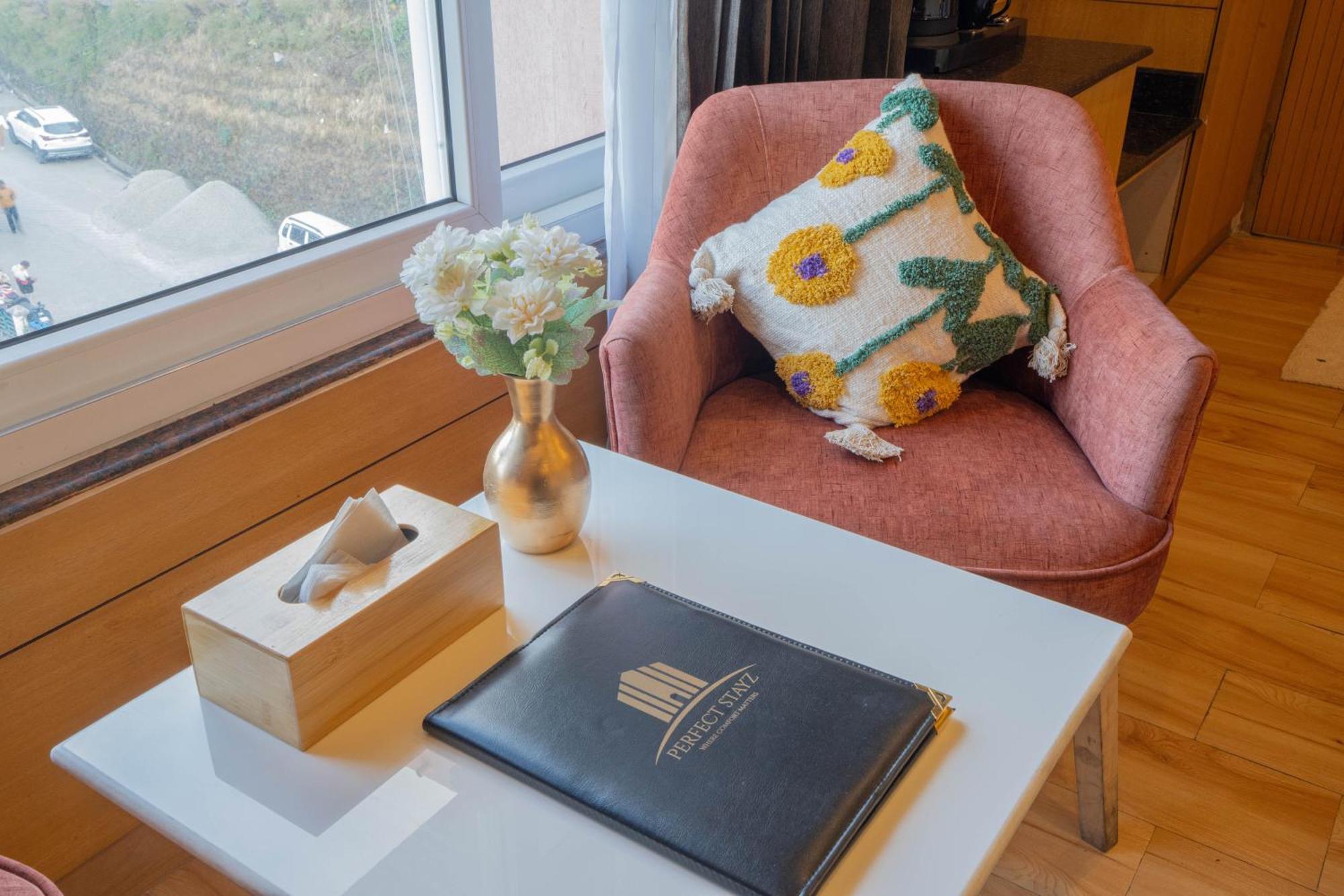 Perfectstayz Premium At Mall Road Массури Экстерьер фото