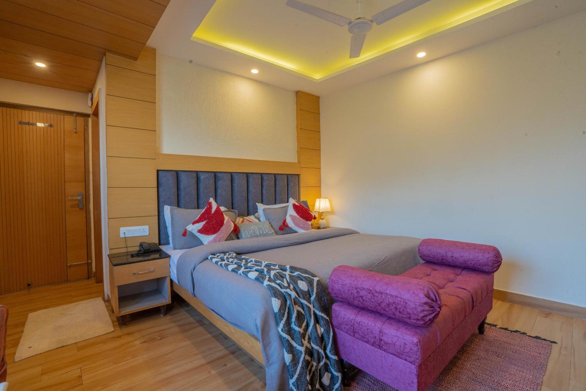 Perfectstayz Premium At Mall Road Массури Экстерьер фото
