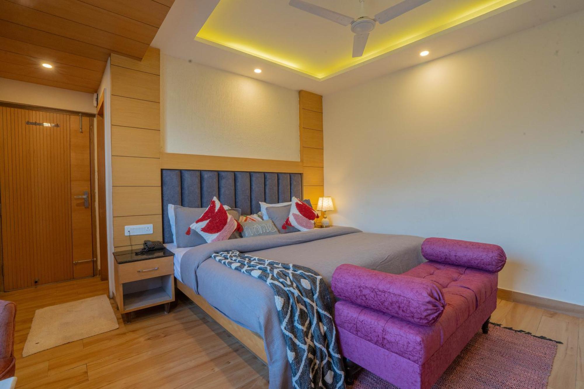 Perfectstayz Premium At Mall Road Массури Экстерьер фото
