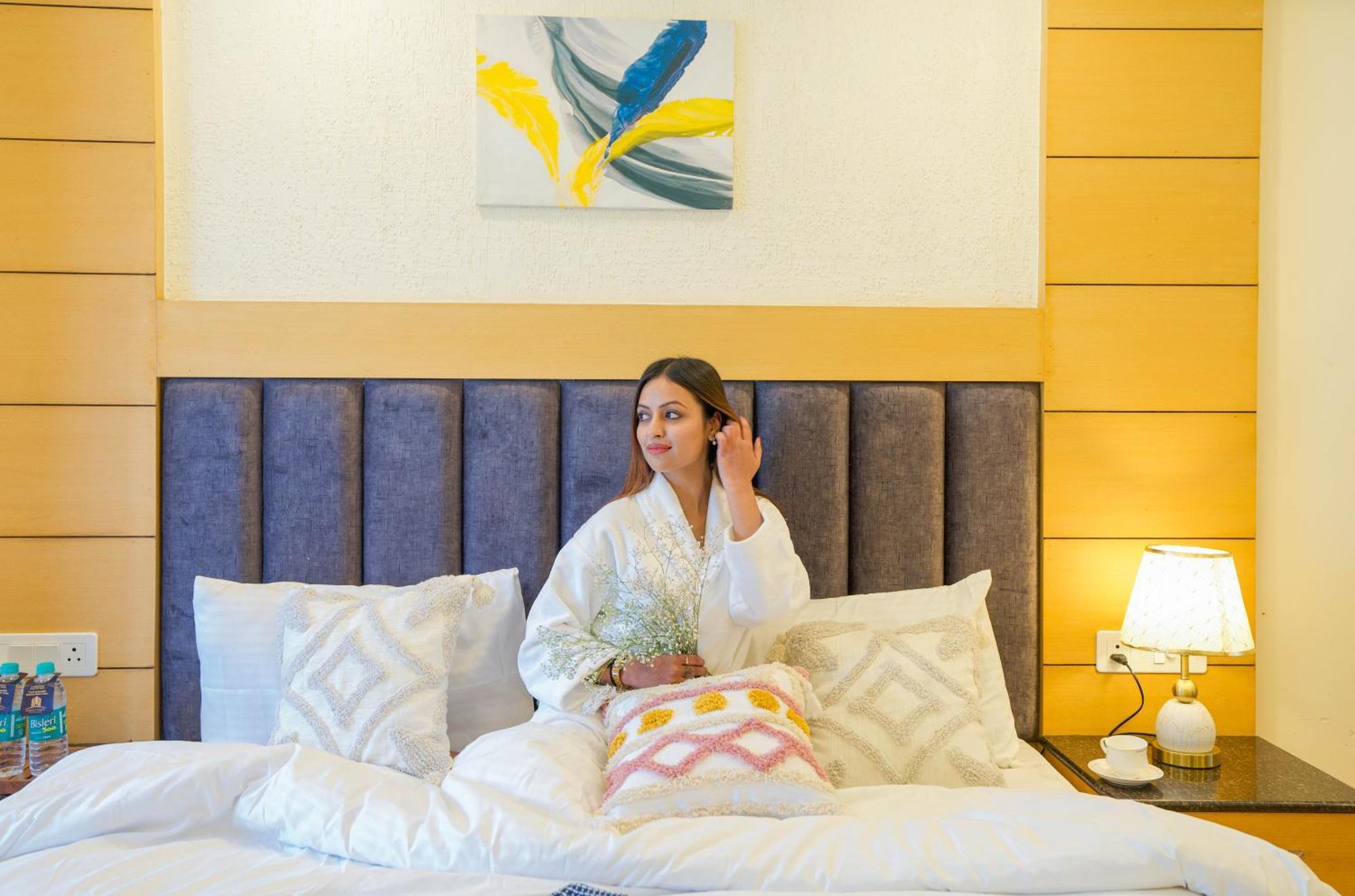 Perfectstayz Premium At Mall Road Массури Экстерьер фото