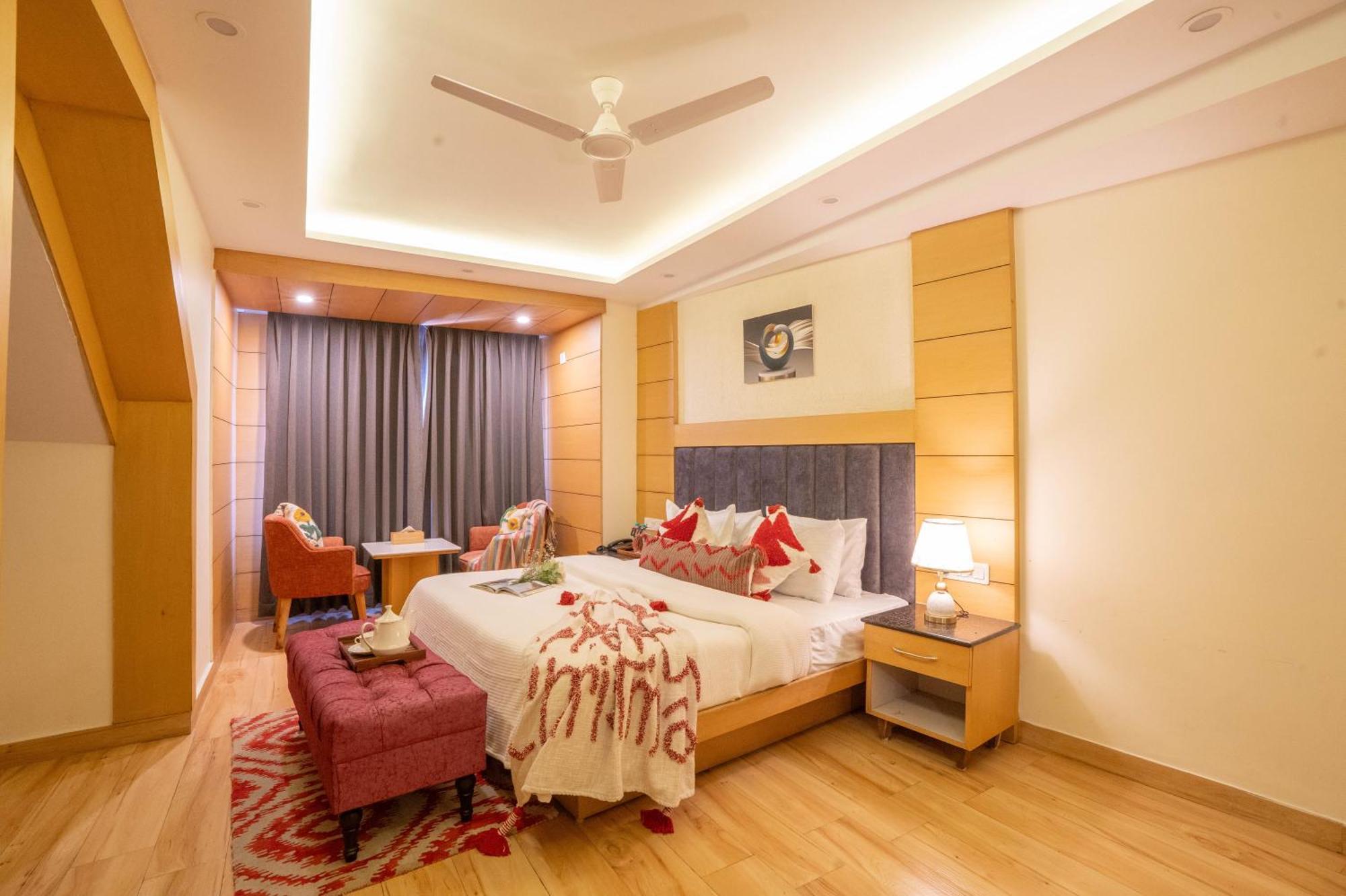 Perfectstayz Premium At Mall Road Массури Экстерьер фото